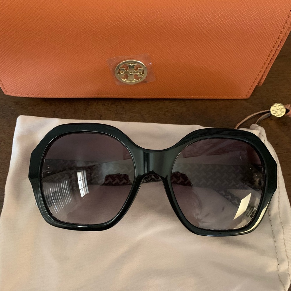 New black🖤 Tory butch sunglasses - Picture 2 of 8